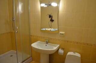 Отель Hotel Plazma Львов Стандартный двухместный номер с 1 кроватью или 2 отдельными кроватями-5